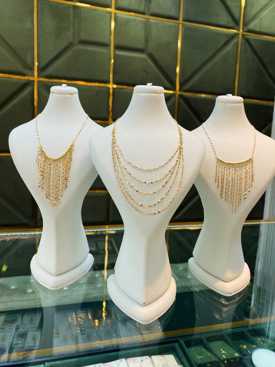 به زیبایی یک زن،به درخشش فروردین💎✨