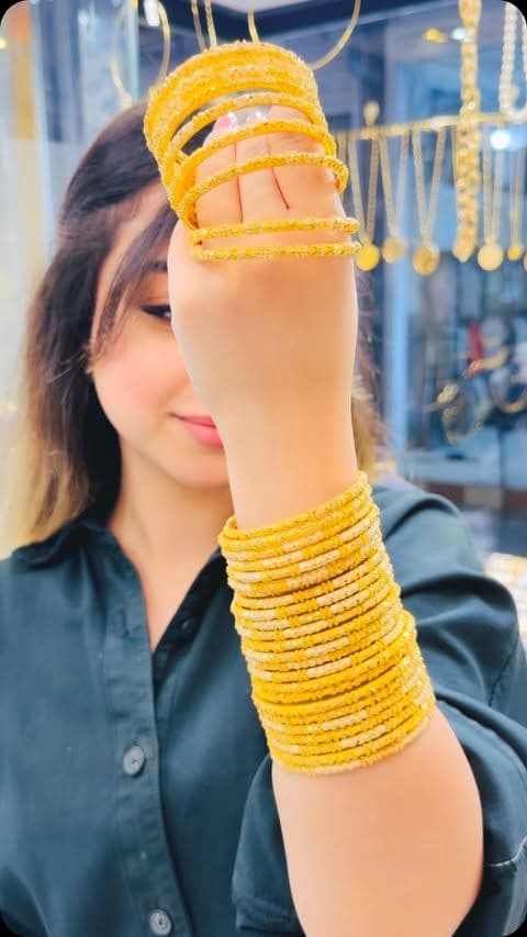 شهر طلا بوشهر النگو کلکته18عیار .  سایز1:وزن 8.500 گرم قیمت:250 م