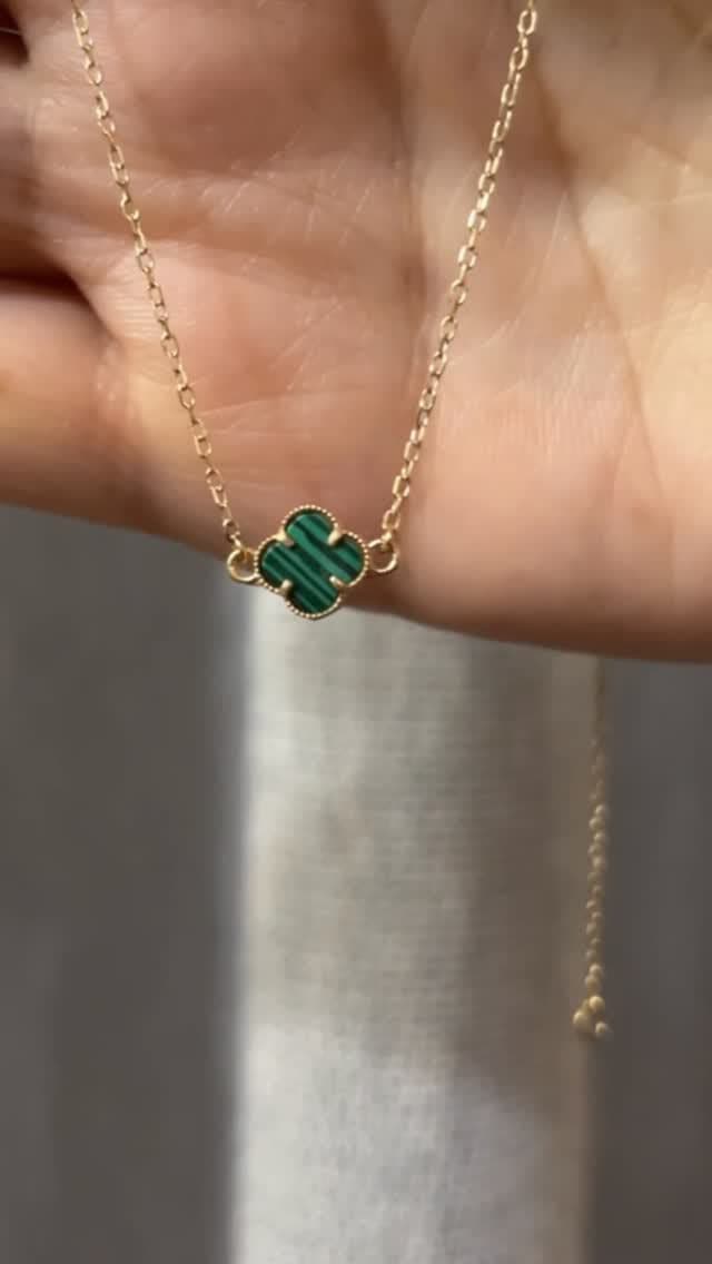⁨	نماد ونکلیف (Van Cleef) یکی از شناخته‌شده‌ترین طرح‌ها در دنیای زیورآلات لوکس است که الهام‌گرفته از شکل شبدر چهار برگ