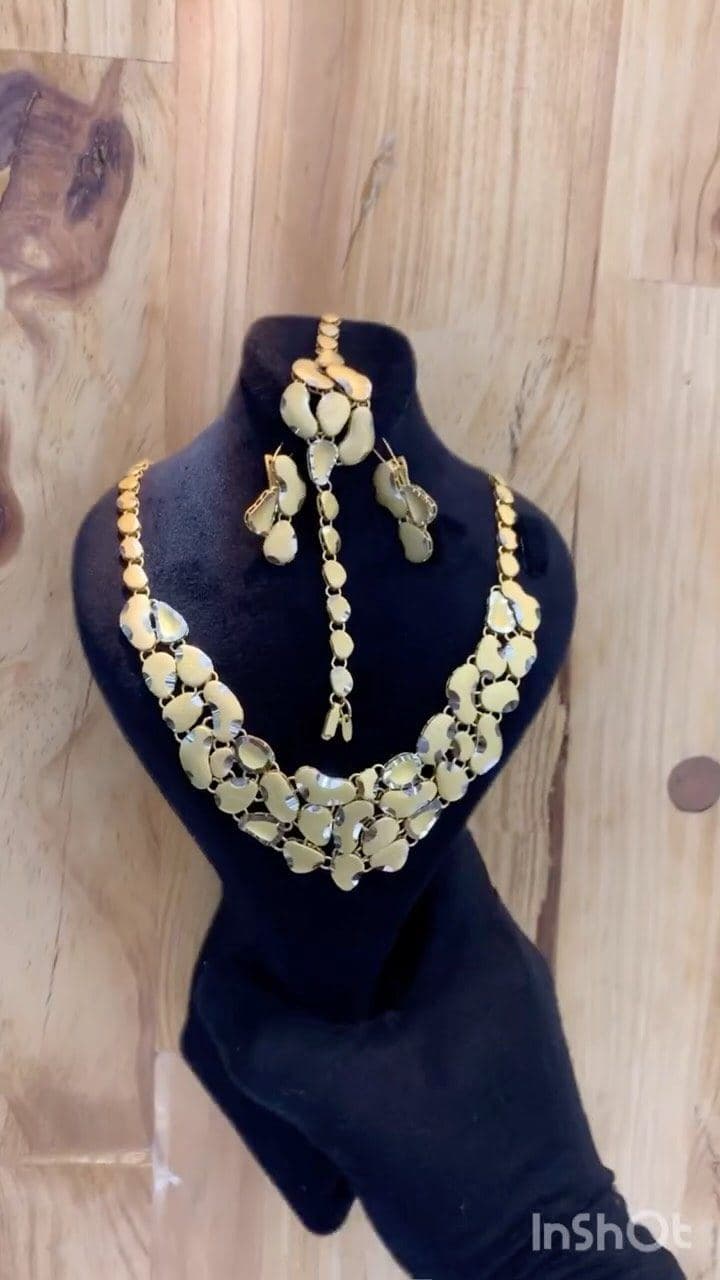 ⁨	✨ سرویس طلای 52.8 گرمی: سادگی خیره‌کننده‌ای که هر استایلی رو کامل می‌کنه! ✨