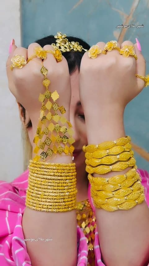 شهر طلای بوشهر . آدرس ما داخل بازار صفا قبل درب داخلی مسجد مدیریت آقای ابراهیمی :09178757938