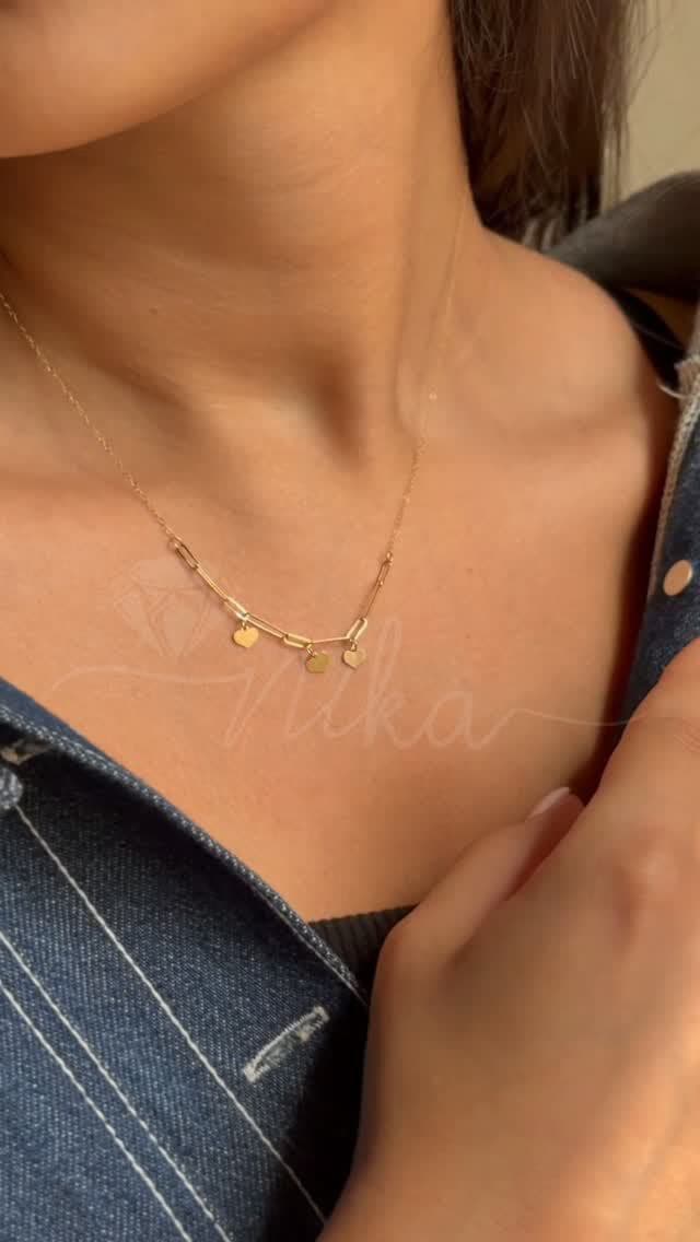 ✨ گاهی فقط یک طلای کوچک، تمام استایل را کامل می‌کند.