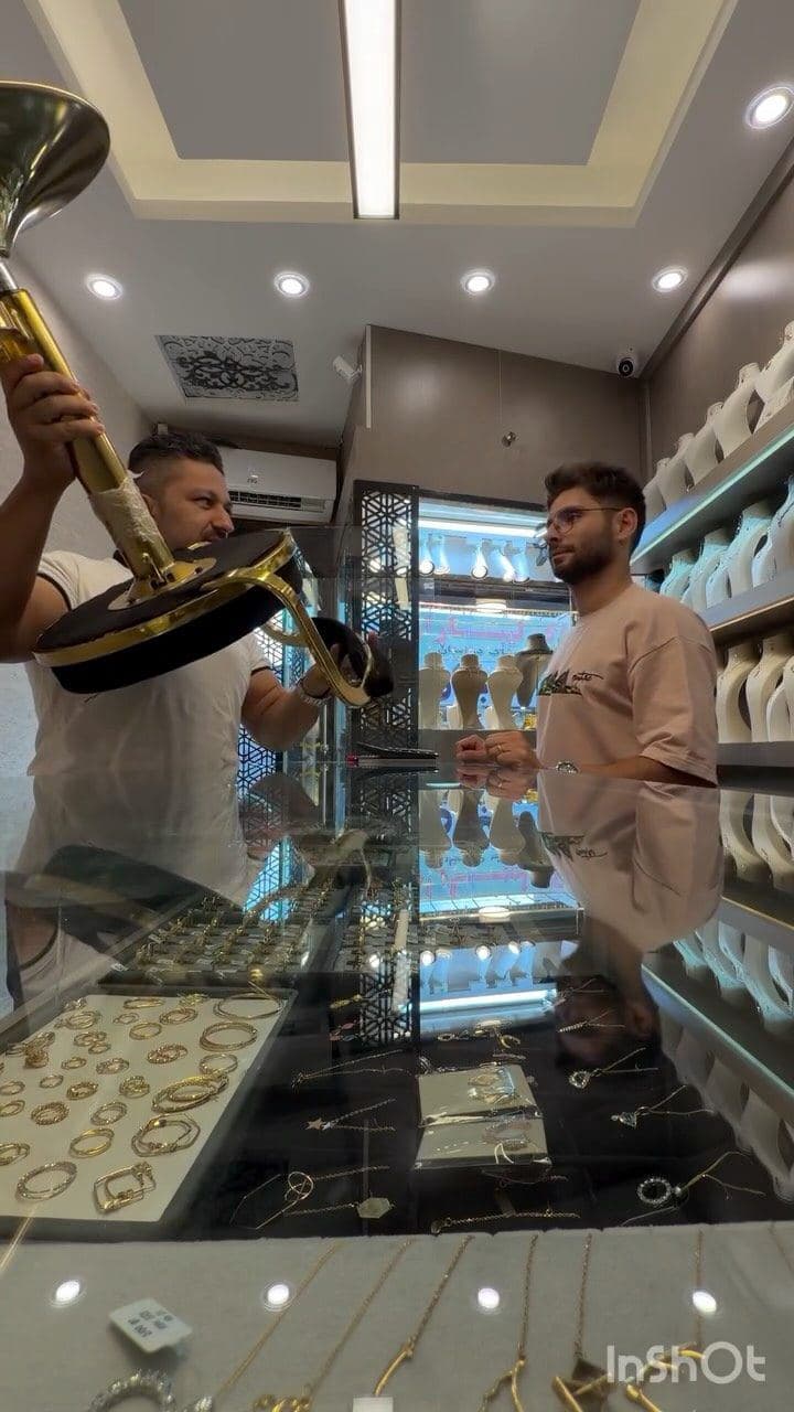 ⁨	داستان هرروز طلا فروشی😂😂