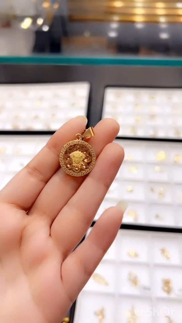 پلاک ورساچ در طرح های مختلف 😍