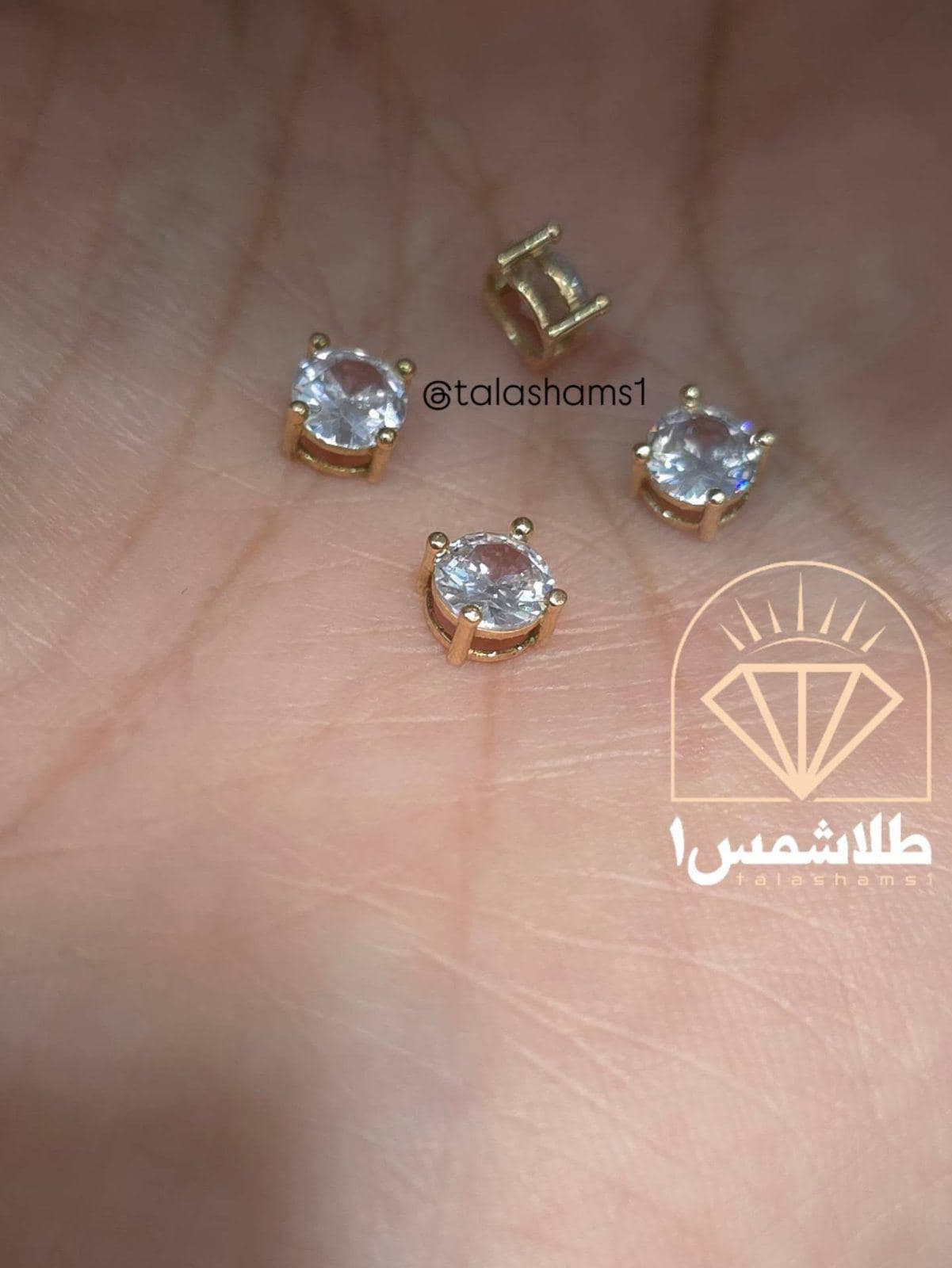 مدال نگین‌دار طلا