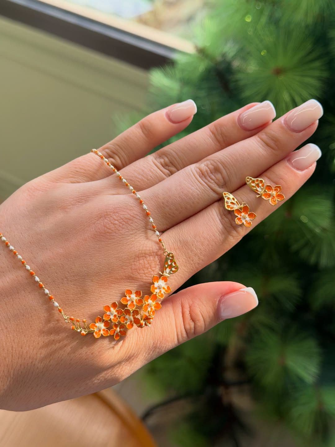 کدوم رنگش؟😍🧡🩷🩵گردنبند و‌گوشواره گل و پروانه😍🦋🌸انگار از دل رویاهامون اومده بیرون انقدر ناز و قشنگن