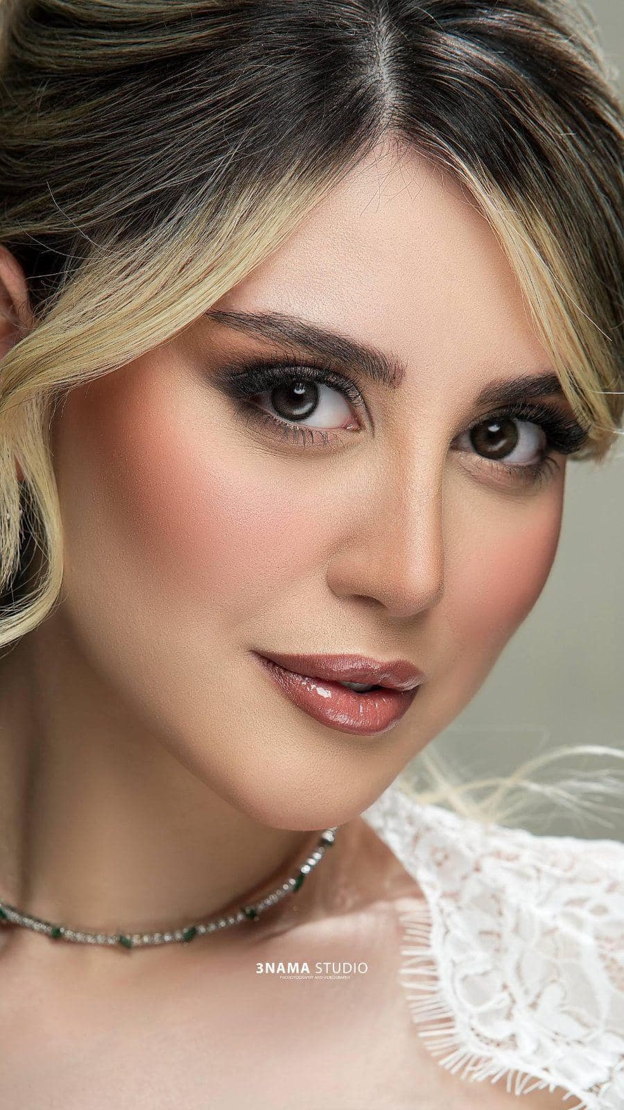 ⁨	⁨	⁨	شهرزاد جون ميشه چشمام هم اسموكي باشه هم غليظ نباشه ؟