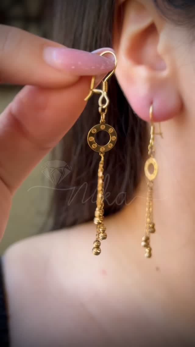 ✨ گاهی فقط یک طلای کوچک، تمام استایل را کامل می‌کند.