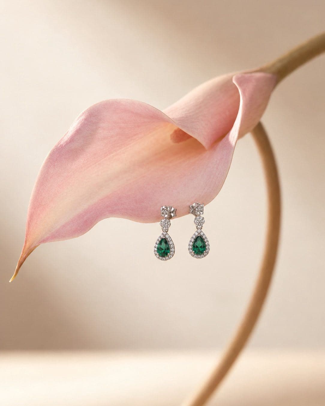 Emerald glow, timeless elegance. (3)