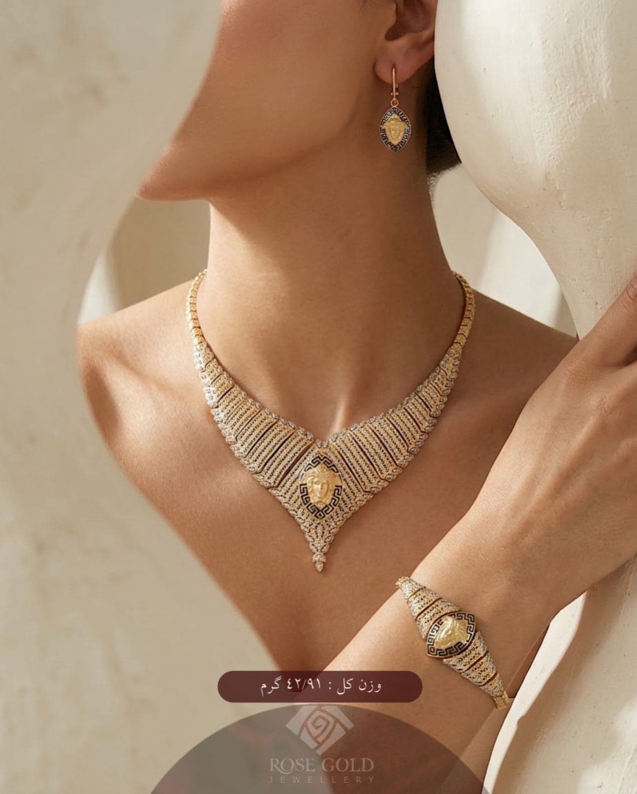 میگن اگه «لکسوس» طلا بود، قطعاً ورساچه میشد! ✨🐍 (2)